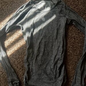 Athleta Black and Gray Patterned Top